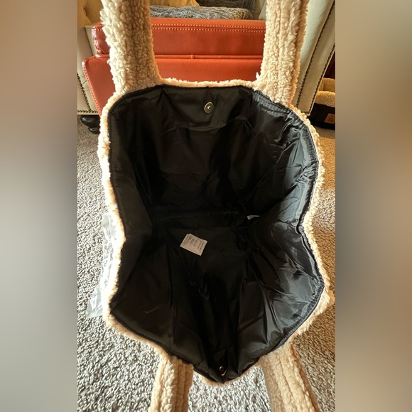 Victoria Secret Sherpa tote NWT - Picture 2 of 4
